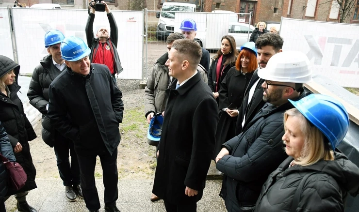 Ministar Bačić obišao radove na obnovi u Sisku