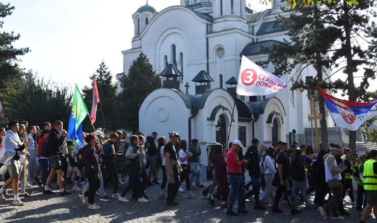 Predizborna kolona studenata prema Obrenovcu