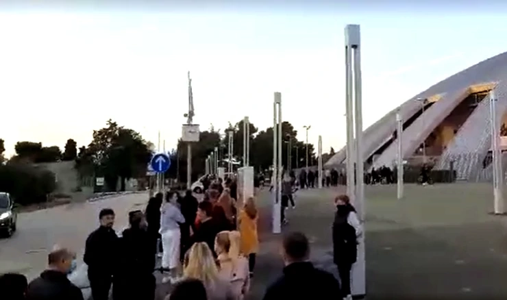 Stotine Zadrana čekaju u redu za cijepljenje