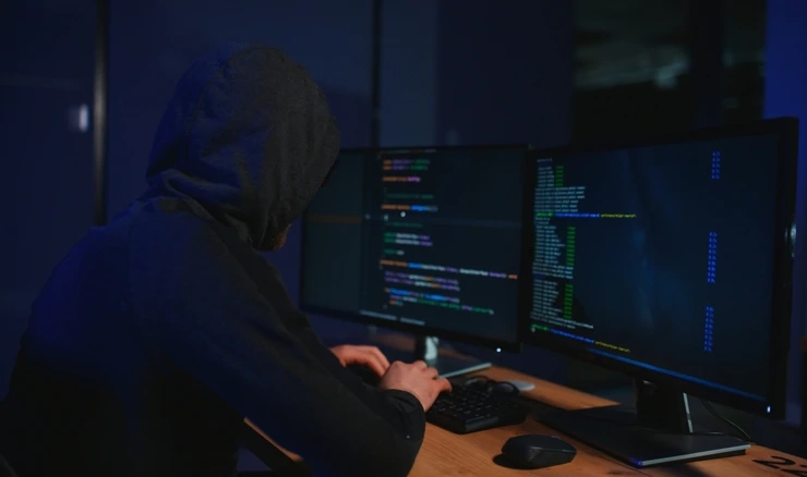 Iranski hakeri ciljaju kampanje Harrisa i Trumpa