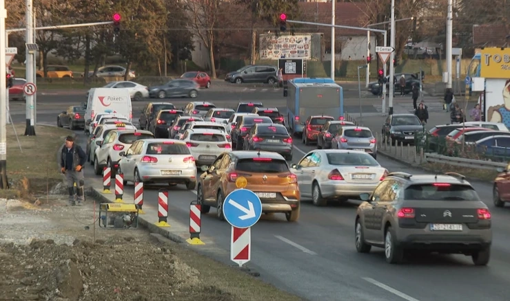 Gužve kod Jadranskog mosta