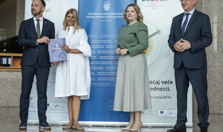 Ugovori za zapošljavanje žena u okviru programa "Zaželi"