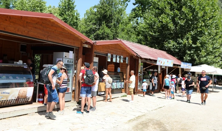 Turisti u Nacionalnom parku Krka