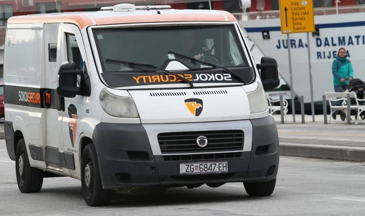 Blindirani kombi zaštitarske tvrtke Sokol Security 