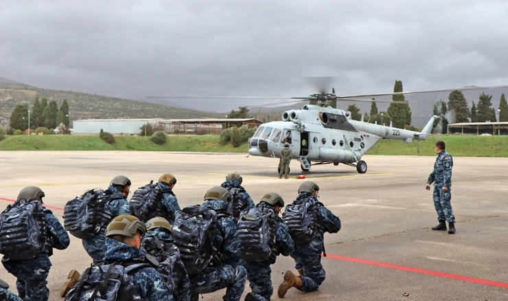 Budući hrvatski marinci na uvježbavanju zračnog desanta