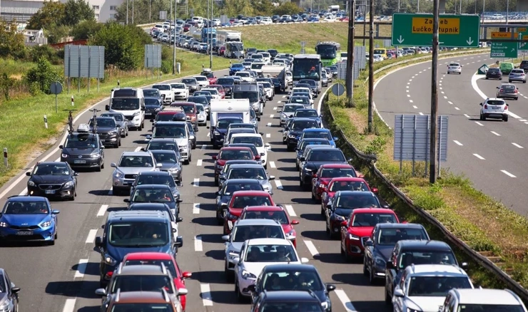 Kolone i povremeni zastoji na A1 i A3 