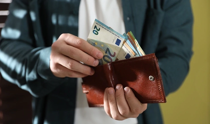 Prosječna neto plaća za lipanj u Hrvatskoj iznosila je 1.555 eura