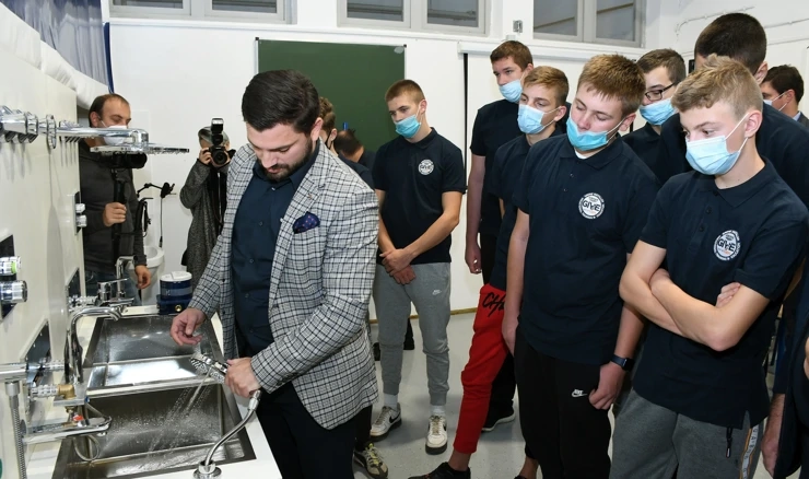 Industrijsko-obrtnička škola u Sisku