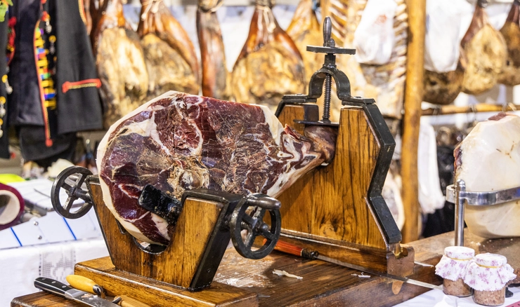 Sajam pršuta u Tinjanu