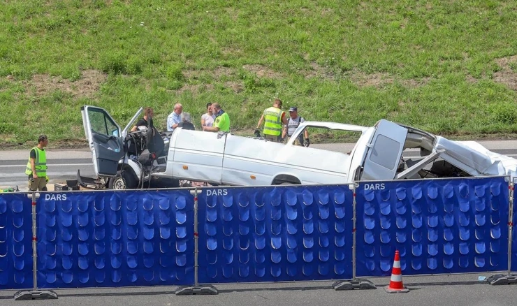 Pet poginulih u prometnoj nesreći 