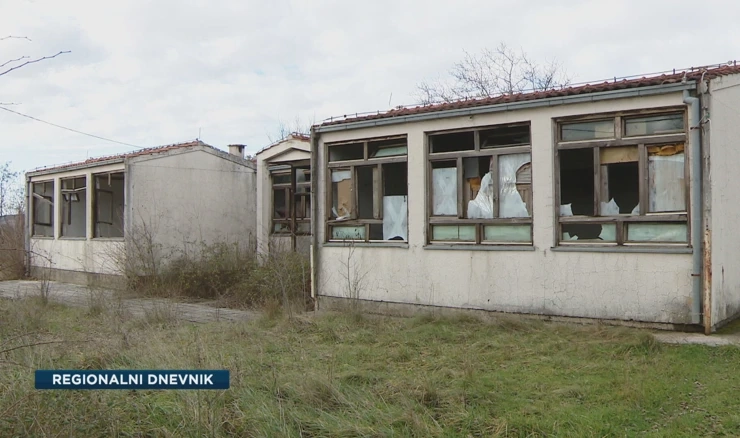Napuštena škola u Kninu