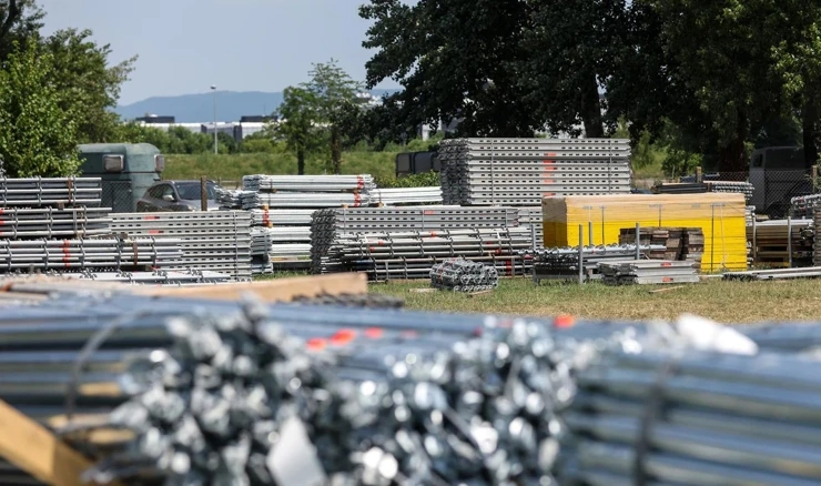 Thompson nastupa za 18 dana, Grad aktivirao sve službe