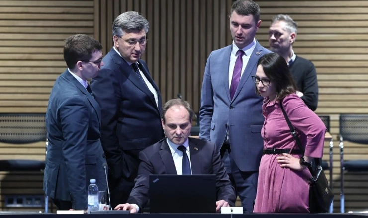 El primer ministro y sus ministros presentaron el cuarto paquete de medidas