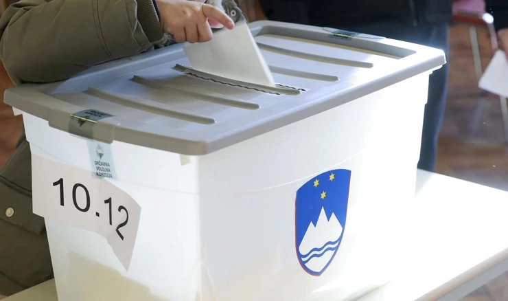 Slovenci na četiri referenduma
