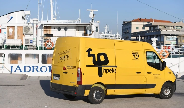 Dostavno vozilo Hrvatske pošte