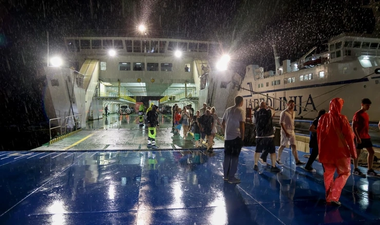 Spašeni svi putnici s tonućeg katamarana kod Zadra