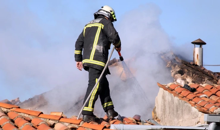 Napadnuti vatrogasci tijekom intervencije u naselju Homutno u Omišlju, arhiva