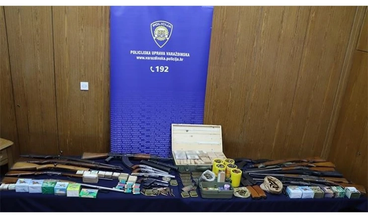 Policija kod Varaždina zaplijenila veliku kolekciju oružja