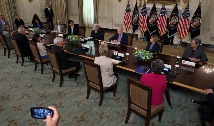 Američki predsjednik Joe Biden na sastanku sa savjetnicima