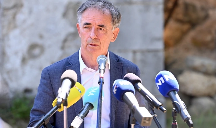 Milorad Pupovac na komemoraciji u Deringaju
