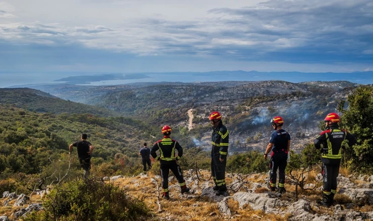 Lokaliziran požar na Braču