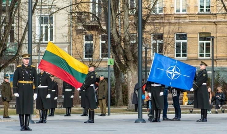Zastave Litve i NATO-a 