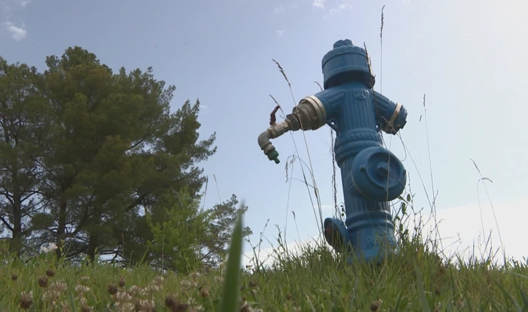 Iz javnog hidranta punio bazen