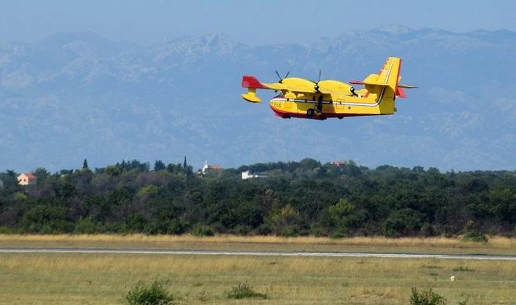 Canadair CL-415