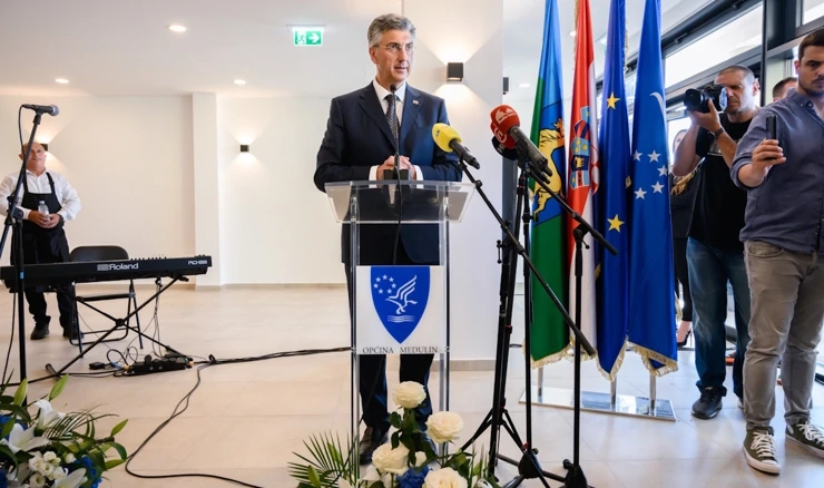 Plenković je "svima koji ne znaju gdje su otišli novci iz NPOO-a" predložio da posjete Medulin