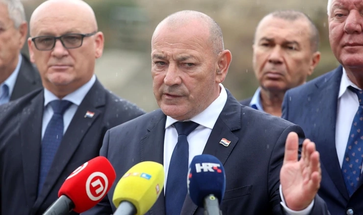 Medved tvrdi da se zahtjevi prosvjednika podudaraju s programom vlade