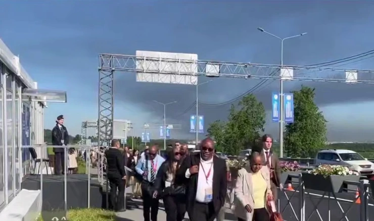 Sank Peterburg u plamenu dočekuje goste Putinovog ekonomskog foruma
