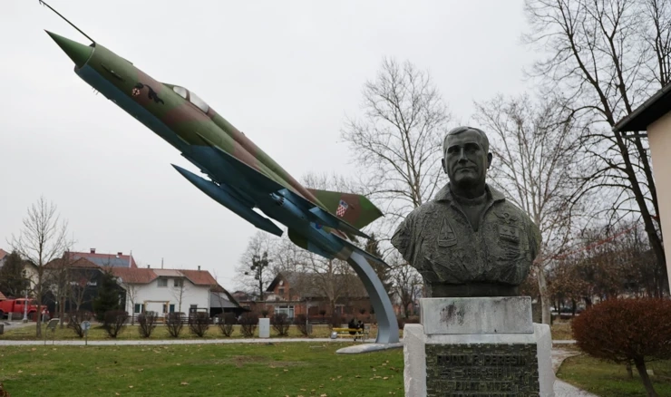Spomen mjesto Rudolf Perešin MIG 21
