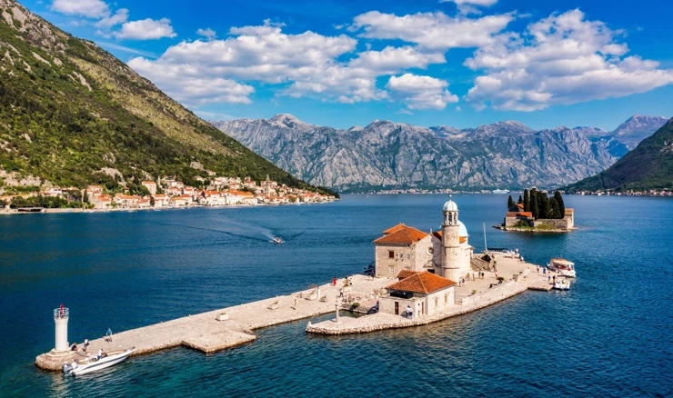 Otok Sveti Juraj i crkva Gospe od Škrpjela u Perastu, Crna Gora