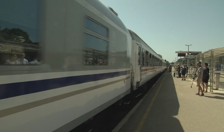 U Split stigao prvi sezonski noćni vlak iz Osijeka i Vinkovaca