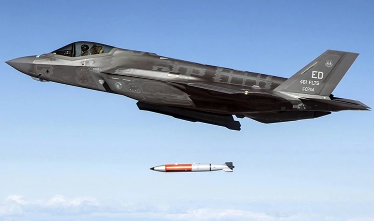F-35 otpušta testnu bombu B61-12