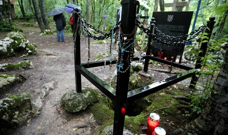 Komemoracija pokraj jame Jazovke (arhivska fotografija)