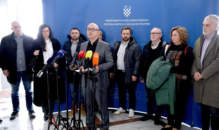 Izjave nakon četvrte runde pregovora između Vlade i sindikata javnih službenika 