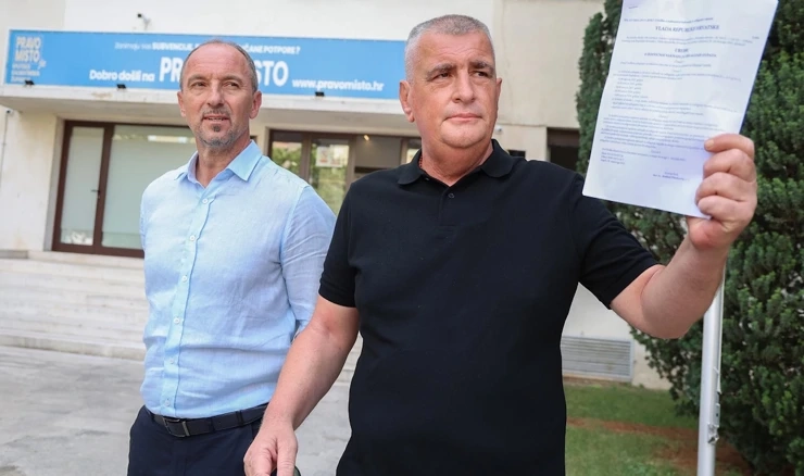 Bulj je na konferenciji za novinare pokazao rješenje Fonda za zaštitu okoliša i energetsku učinkovitost