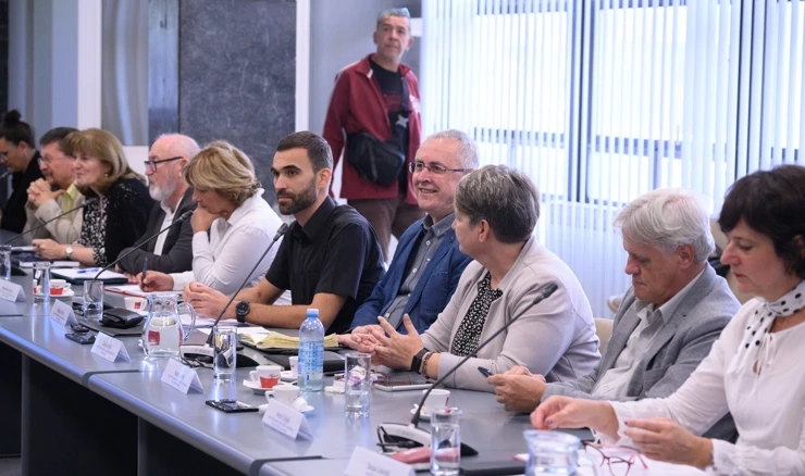 Sindikati javnih i državnih službi prihvatili ponudu Vlade za rast plaća