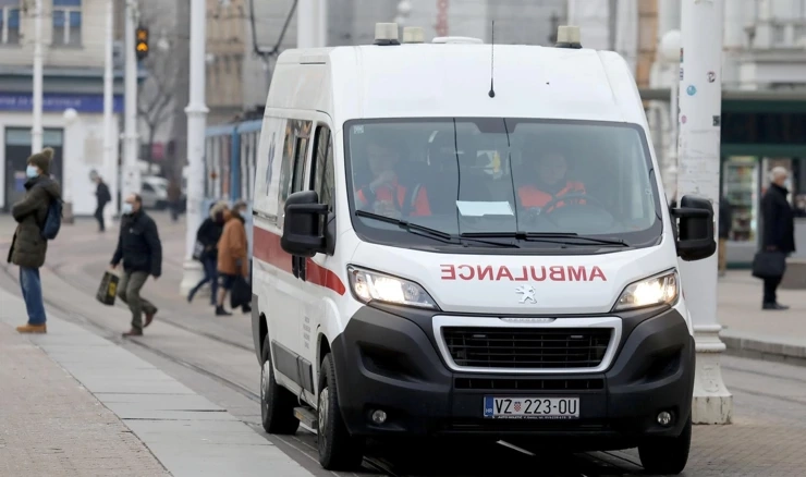 Vozači saniteta u bijelom štrajku