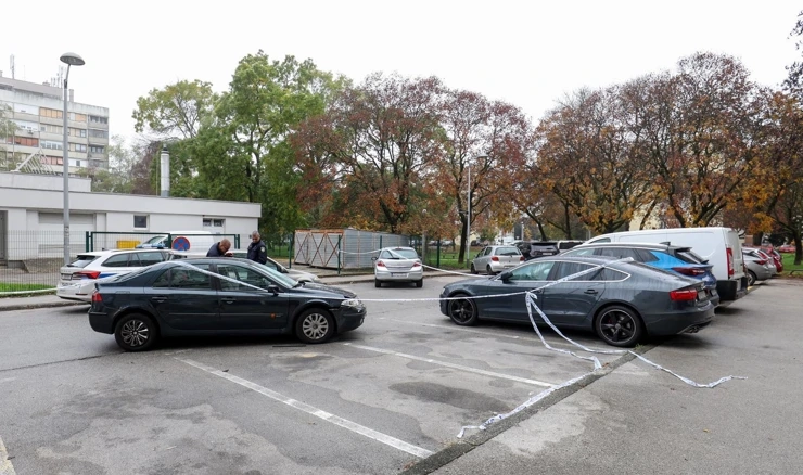 Dvojica mladića napala starijeg čovjeka, opljačkali ga i bejzbol palicom razbili auto 