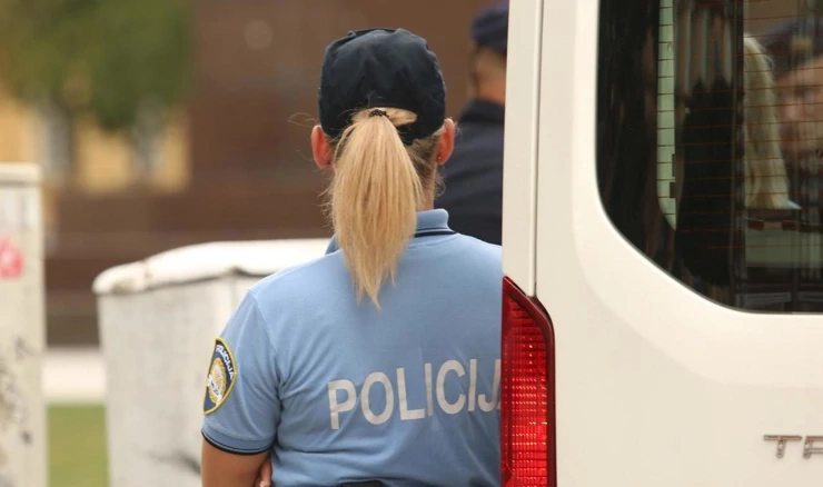 Policija