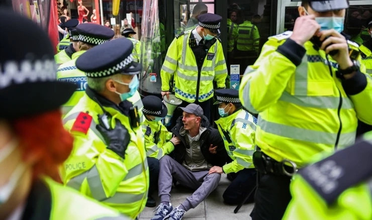 Unatoč širenju zaraze, građani u Londonu prosvjeduju 