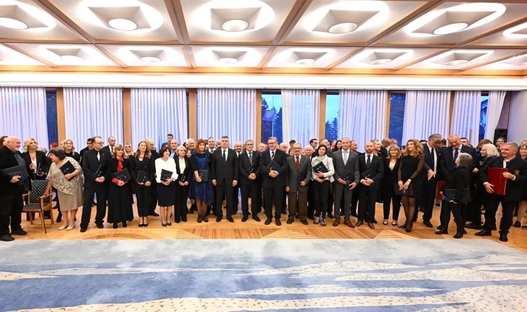 Predsjednik odlikovao zaslužne pojedince, tvrtke i udruge