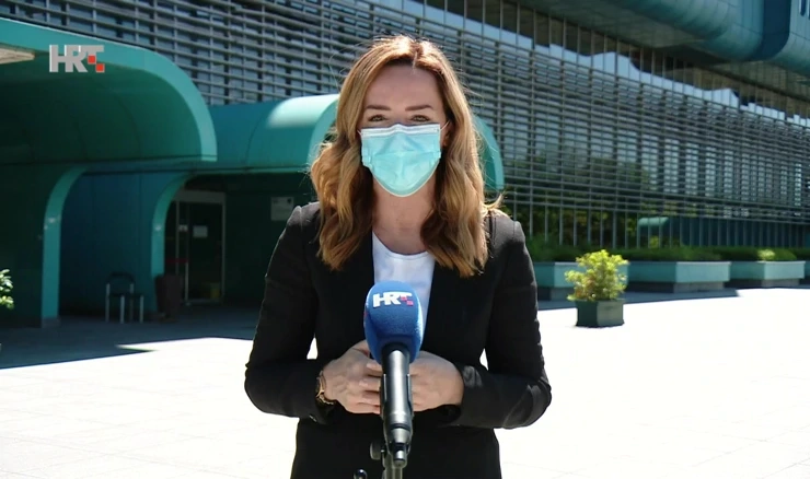 Ruža Ištuk ispred bolnice u Dubravi