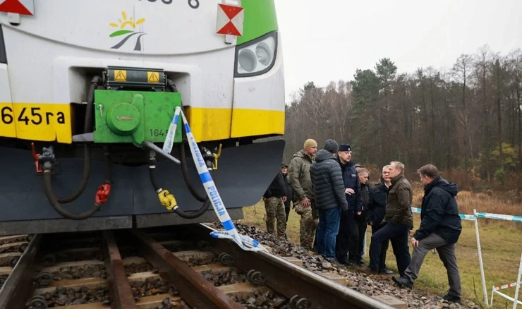 Poljski premijer Tusk posjetio je mjesto eksplozije na željezničkoj pruzi Varšava-Lublin