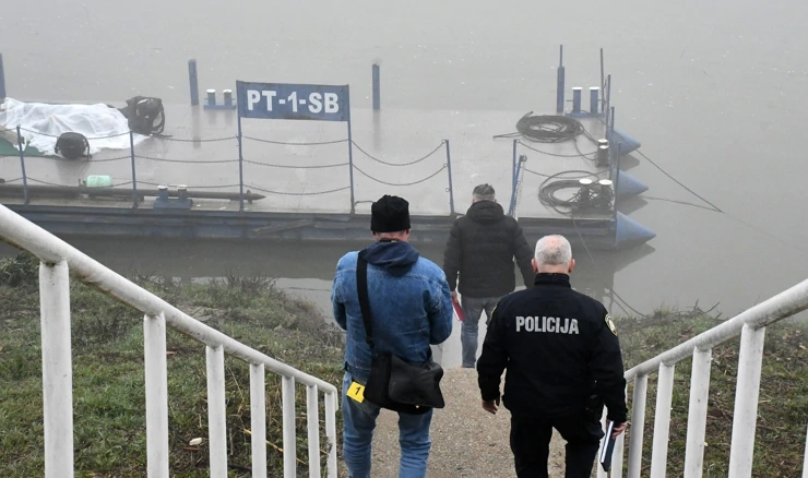  U Savi kod Slavonskog Broda  prevrnuo se čamac s migrantima