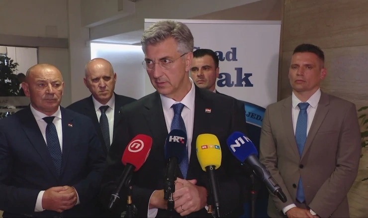 Premijer Plenković je ideju da na izborima mogu glasati isključivo oni koji plaćaju porez u Hrvatskoj nazvao ''bijednom retorikom''