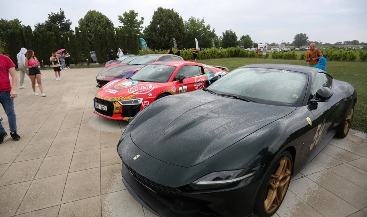 Sportski automobili OneLife Rallyja okupili se u Riverside Gardenu 