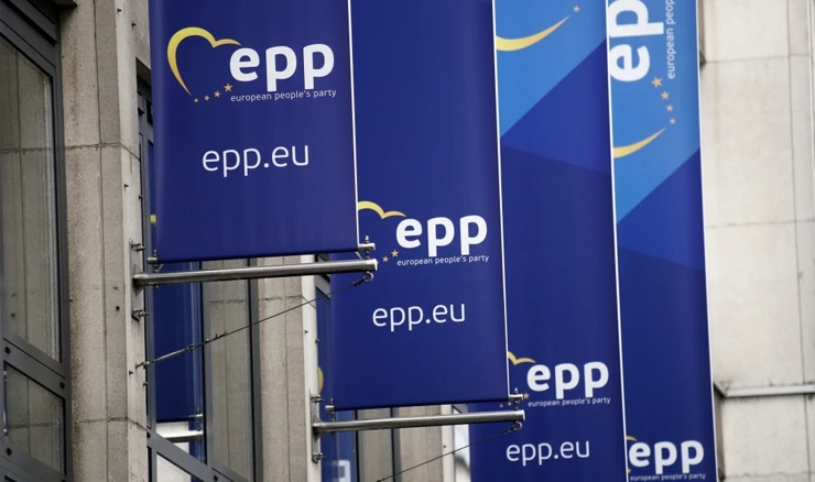 EPP je okolnosti pogreba nazvala "duboko zabrinjavajućima"